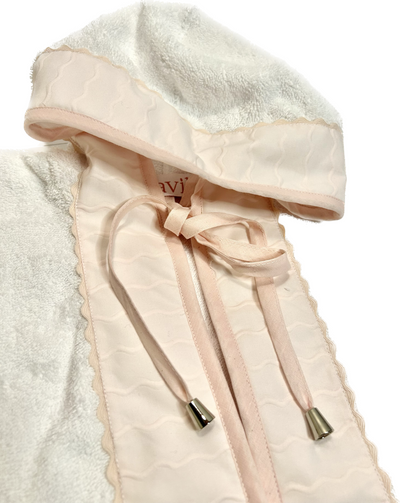 Accappatoio modello poncho per bambina bianco con cappuccio e profili in cotone a ondine
