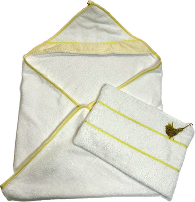 Accappatoio modello triangolo per neonati con inserto in cotone giallo con stelline